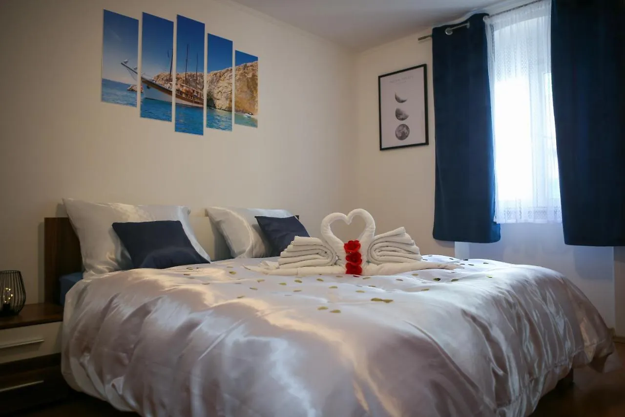 Apartment B&J - In The Center Of Split contacts